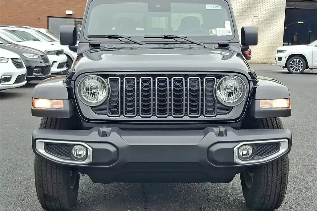 2025 Jeep Gladiator Sport S photo 1