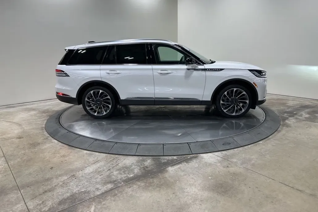 2025 Lincoln Aviator Reserve photo 1