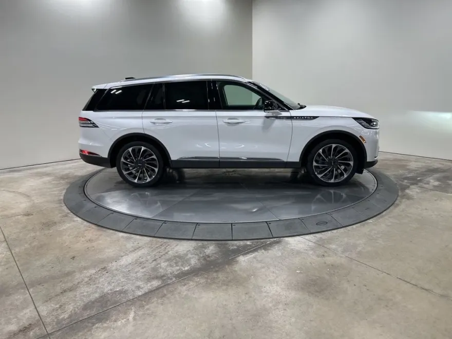 2025 Lincoln Aviator Reserve photo 1
