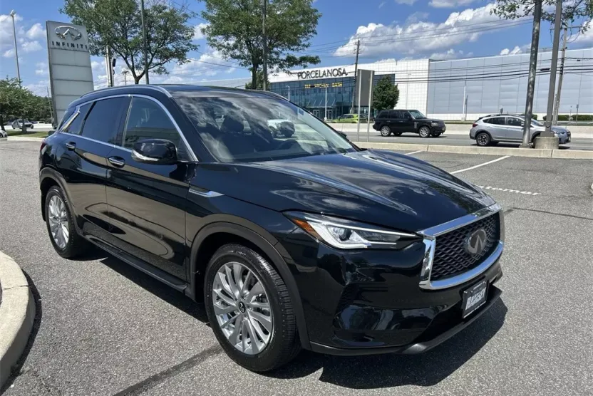 2023 Infiniti QX50 Luxe photo 1