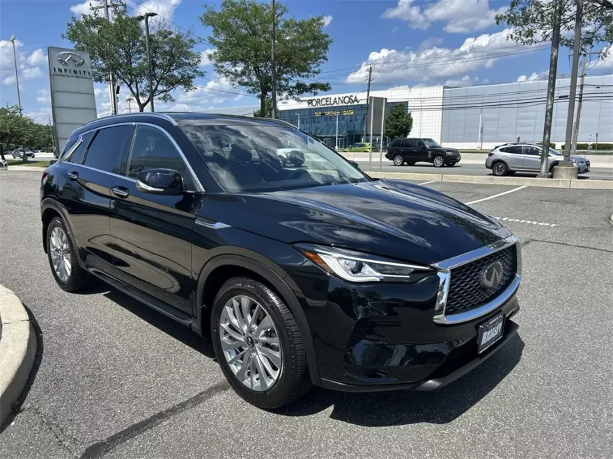 2023 Infiniti QX50 Luxe photo 1
