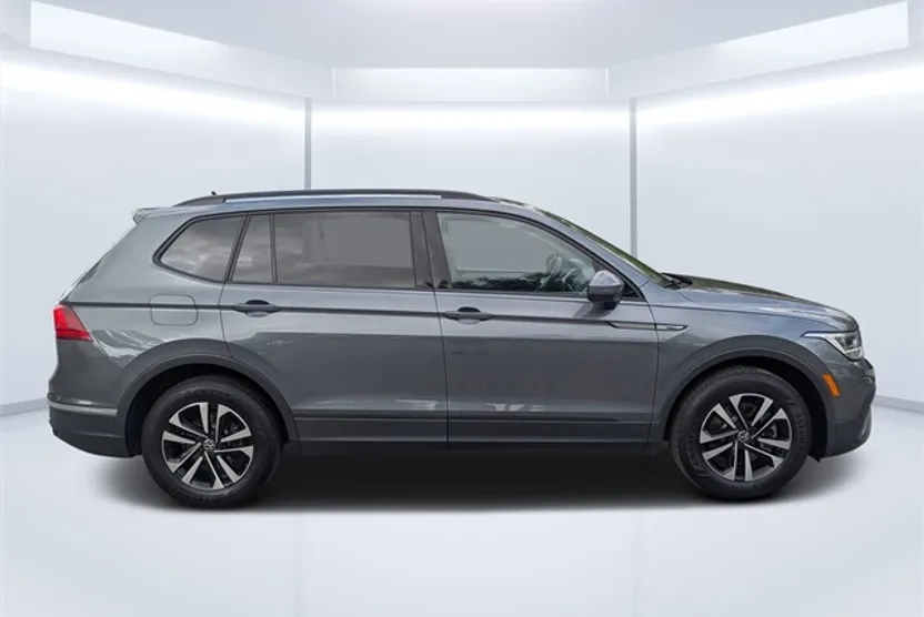 2023 Volkswagen Tiguan S photo 1