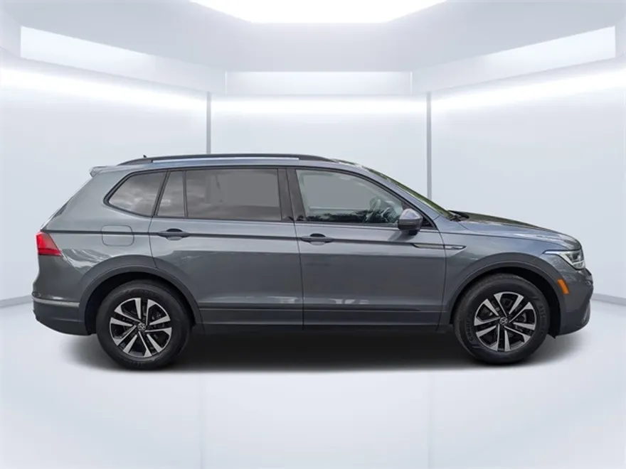 2023 Volkswagen Tiguan S photo 1