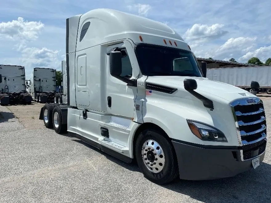 2021 Freightliner Cascadia 126" Sleeper Cab photo 1