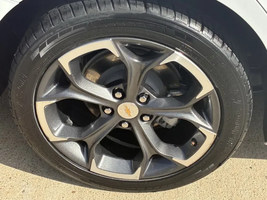 2023 Chevrolet Malibu 1LT photo 1