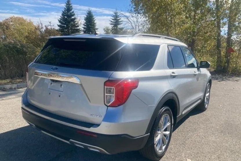 2022 Ford Explorer XLT photo 1