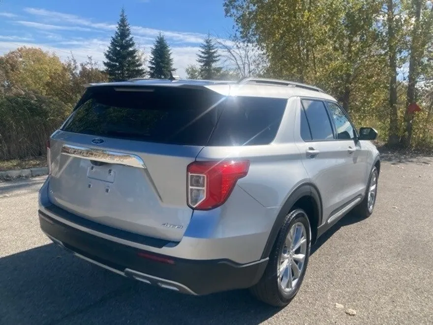 2022 Ford Explorer XLT photo 1