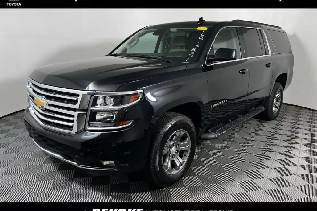 2020 Chevrolet Suburban LT photo 1