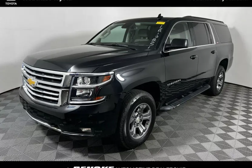 2020 Chevrolet Suburban LT photo 1