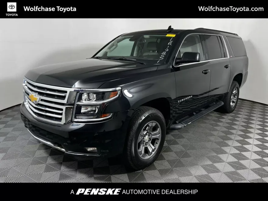 2020 Chevrolet Suburban LT photo 1