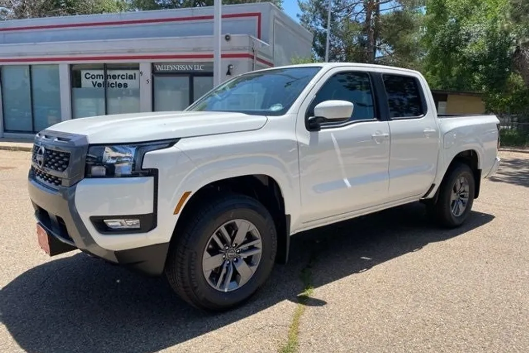 2025 Nissan Frontier SV photo 1