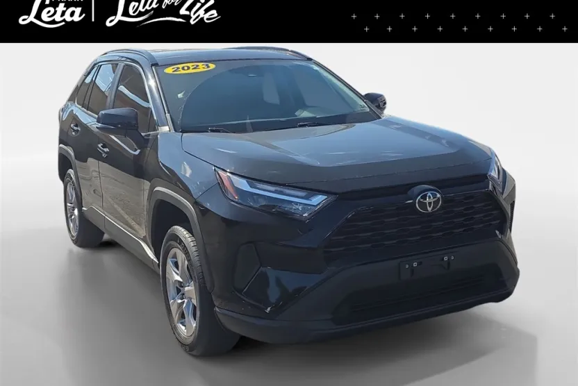 2023 Toyota RAV4 XLE photo 1