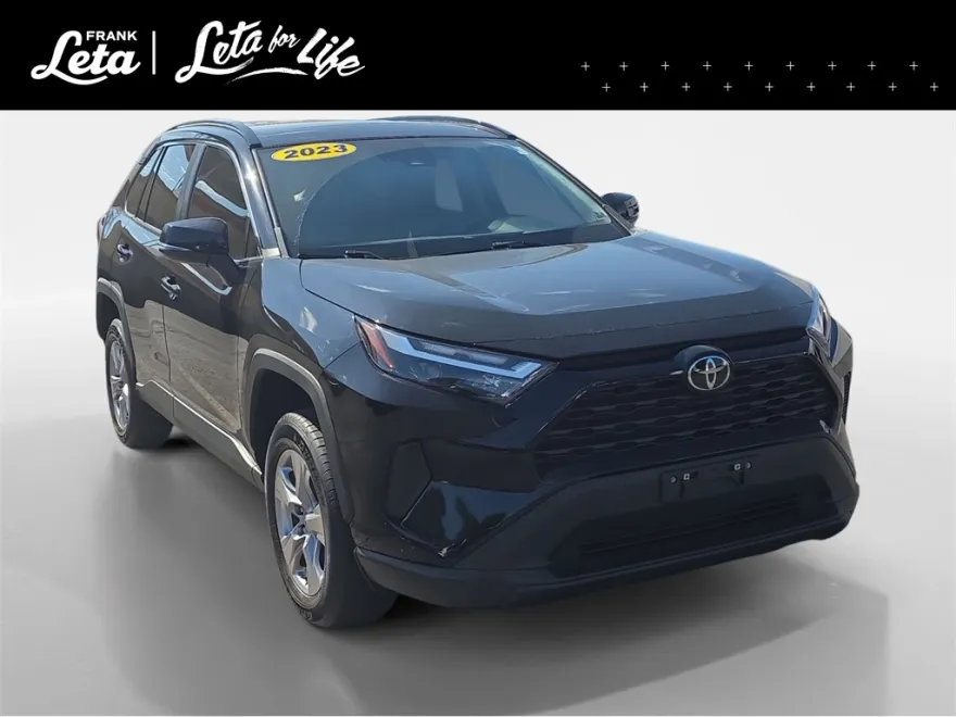 2023 Toyota RAV4 XLE photo 1