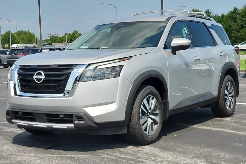 2025 Nissan Pathfinder SL photo 1
