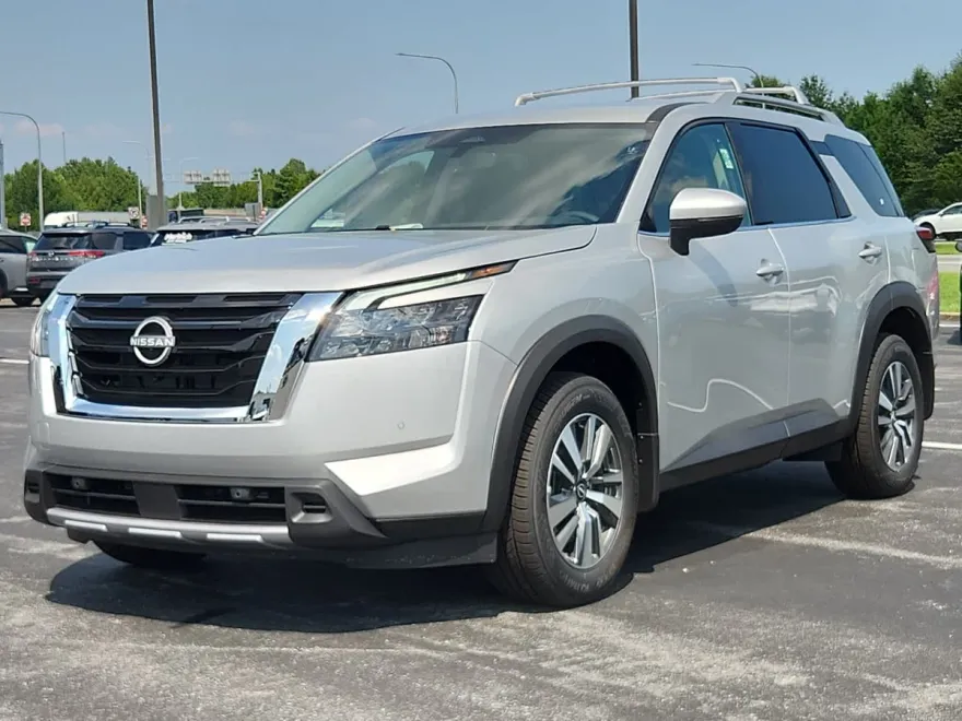 2025 Nissan Pathfinder SL photo 1
