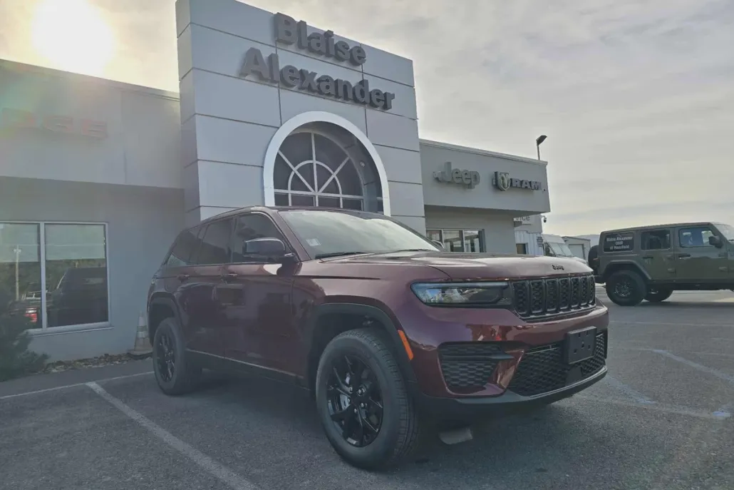 2025 Jeep Grand Cherokee Altitude photo 1