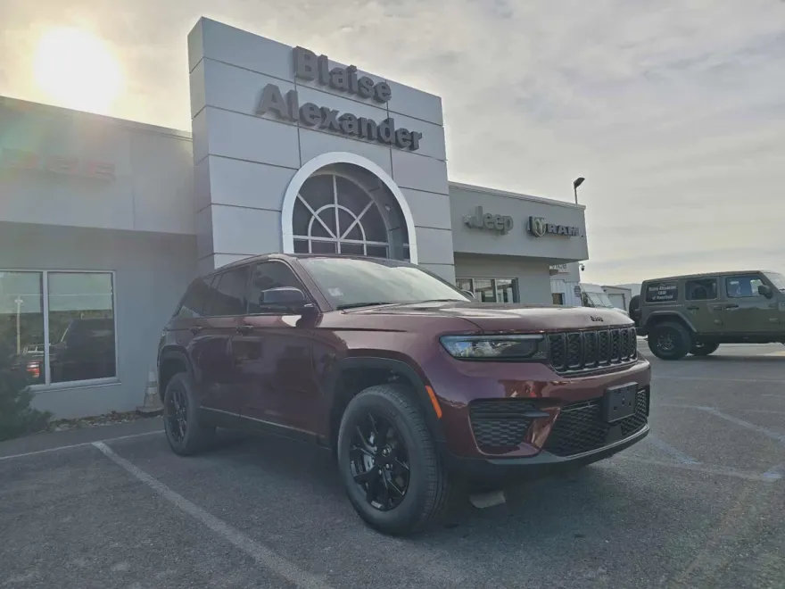 2025 Jeep Grand Cherokee Altitude photo 1