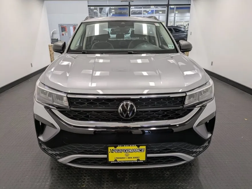 2024 Volkswagen Taos S photo 1