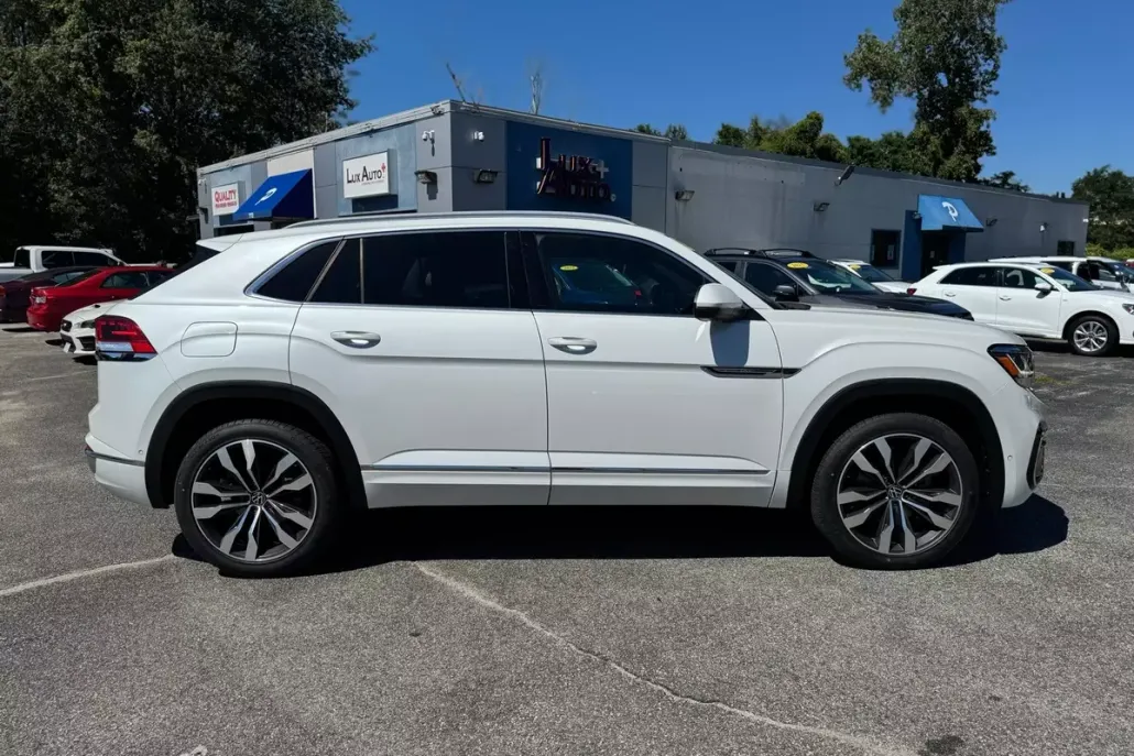 2022 Volkswagen Atlas Cross Sport V6 SEL Premium R-Line photo 1
