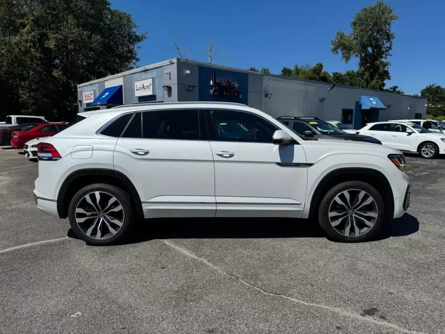 2022 Volkswagen Atlas Cross Sport V6 SEL Premium R-Line photo 1