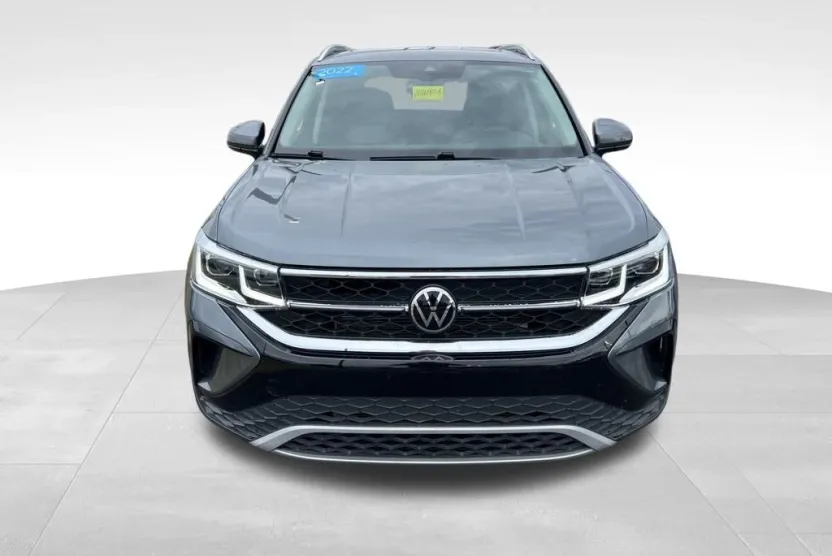 2022 Volkswagen Taos SEL photo 1