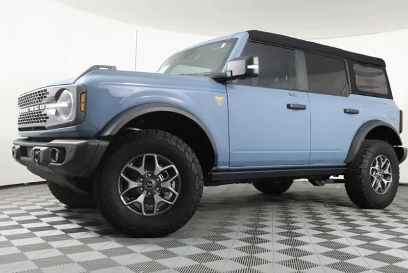 2023 Ford Bronco Badlands photo 1