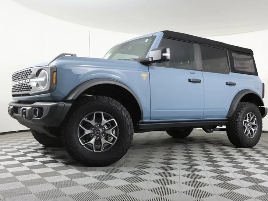 2023 Ford Bronco Badlands photo 1