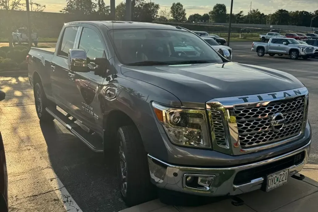2019 Nissan Titan SL photo 1