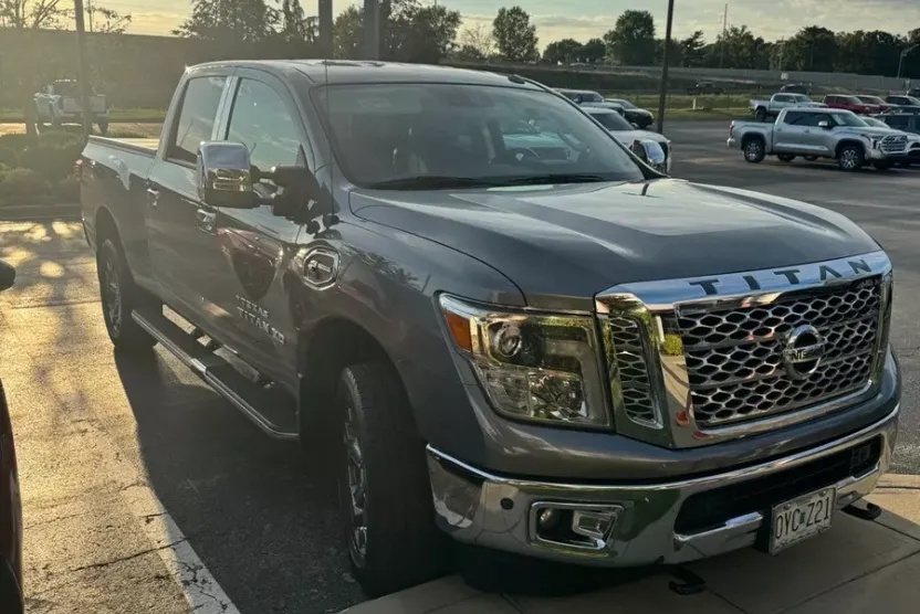 2019 Nissan Titan SL photo 1