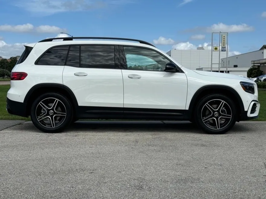 2024 Mercedes Benz GLB 250 photo 1