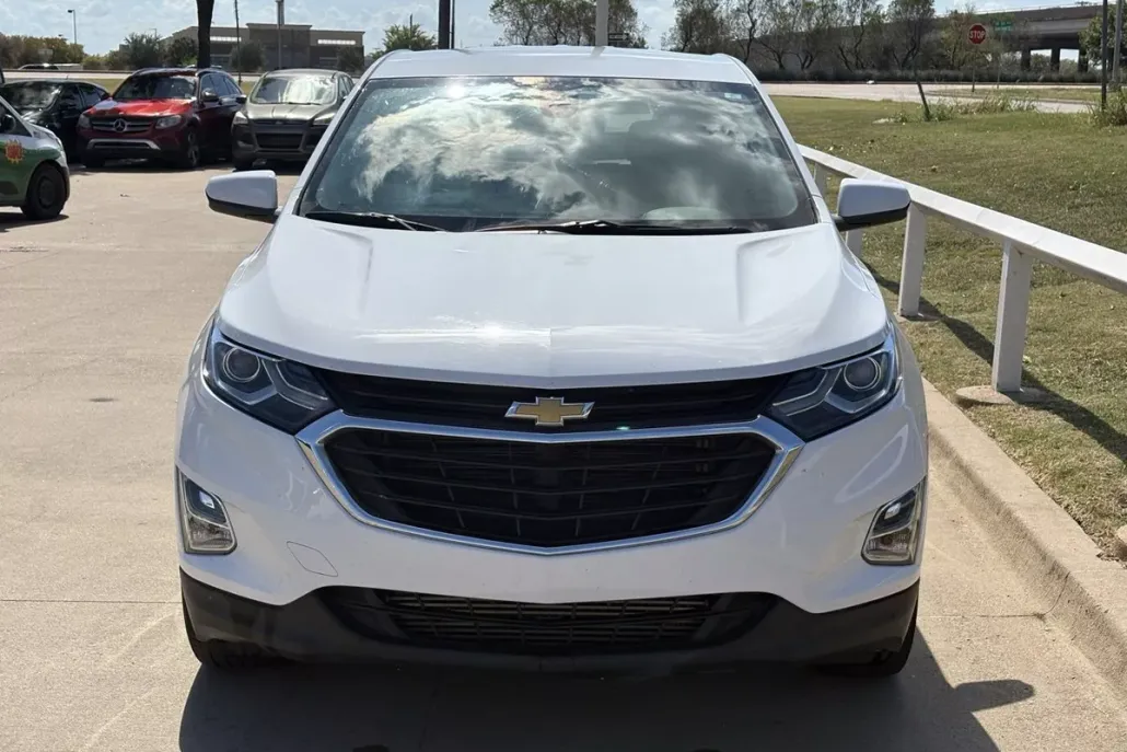 2021 Chevrolet Equinox LT photo 1
