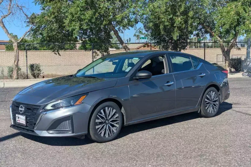 2024 Nissan Altima 2.5 SV photo 1