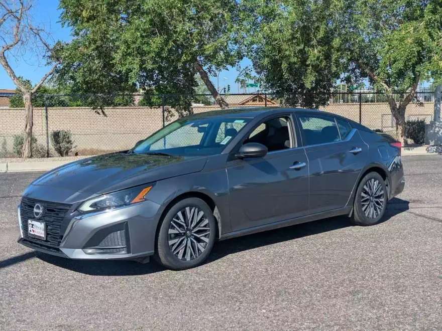 2024 Nissan Altima 2.5 SV photo 1