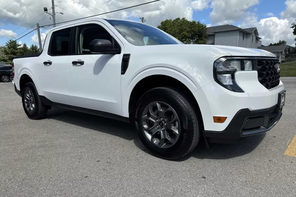 2025 Ford Maverick XLT photo 1