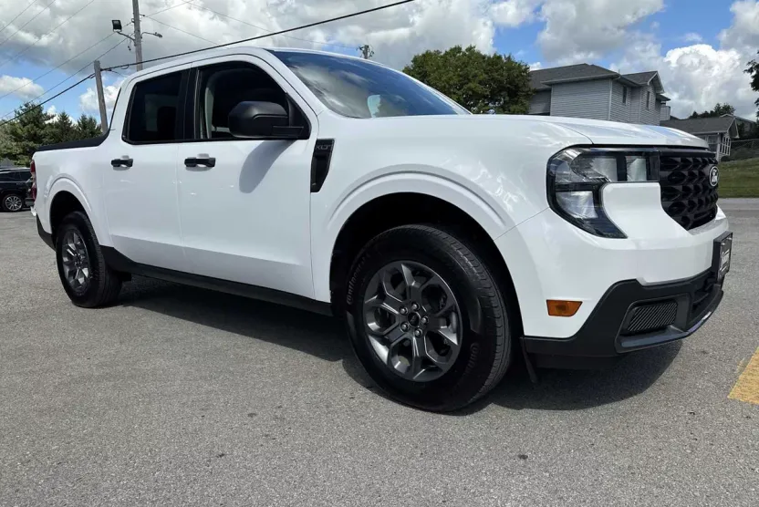 2025 Ford Maverick XLT photo 1