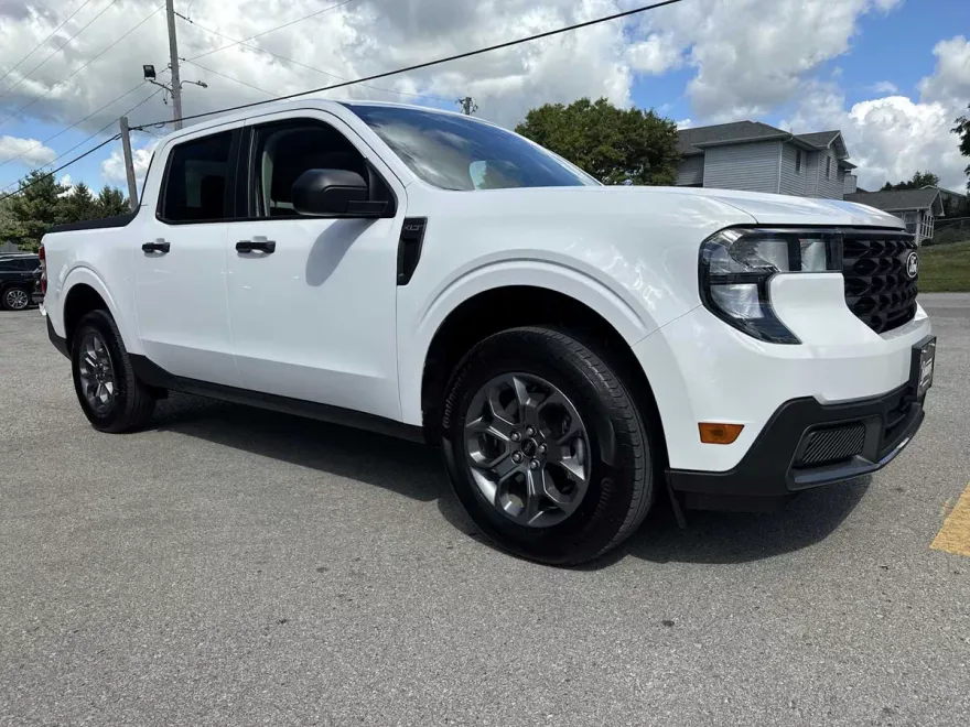 2025 Ford Maverick XLT photo 1