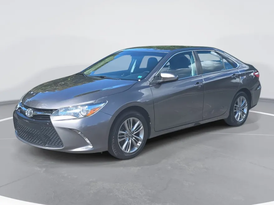 2016 Toyota Camry SE photo 1