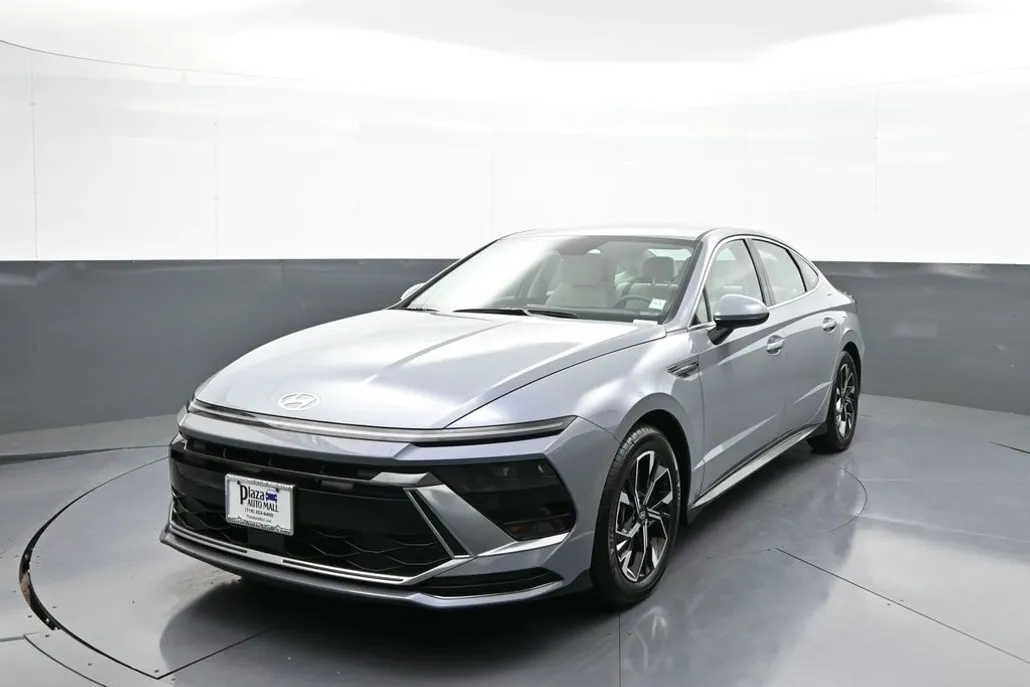 2025 Hyundai Sonata SEL photo 1