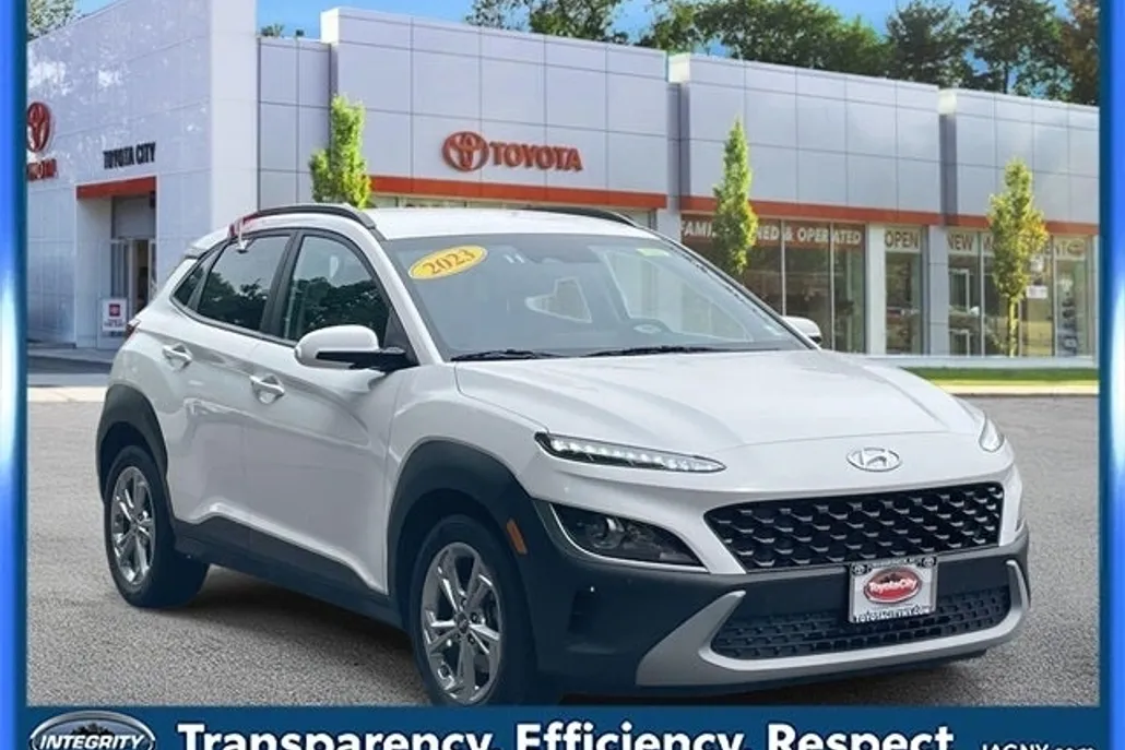 2023 Hyundai Kona SEL photo 1