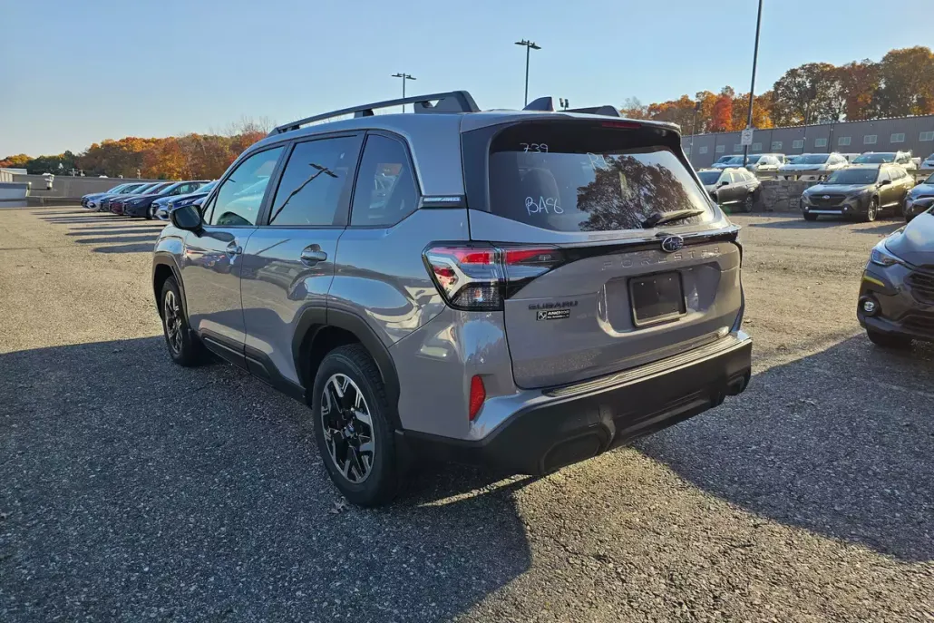 2025 Subaru Forester Premium photo 1