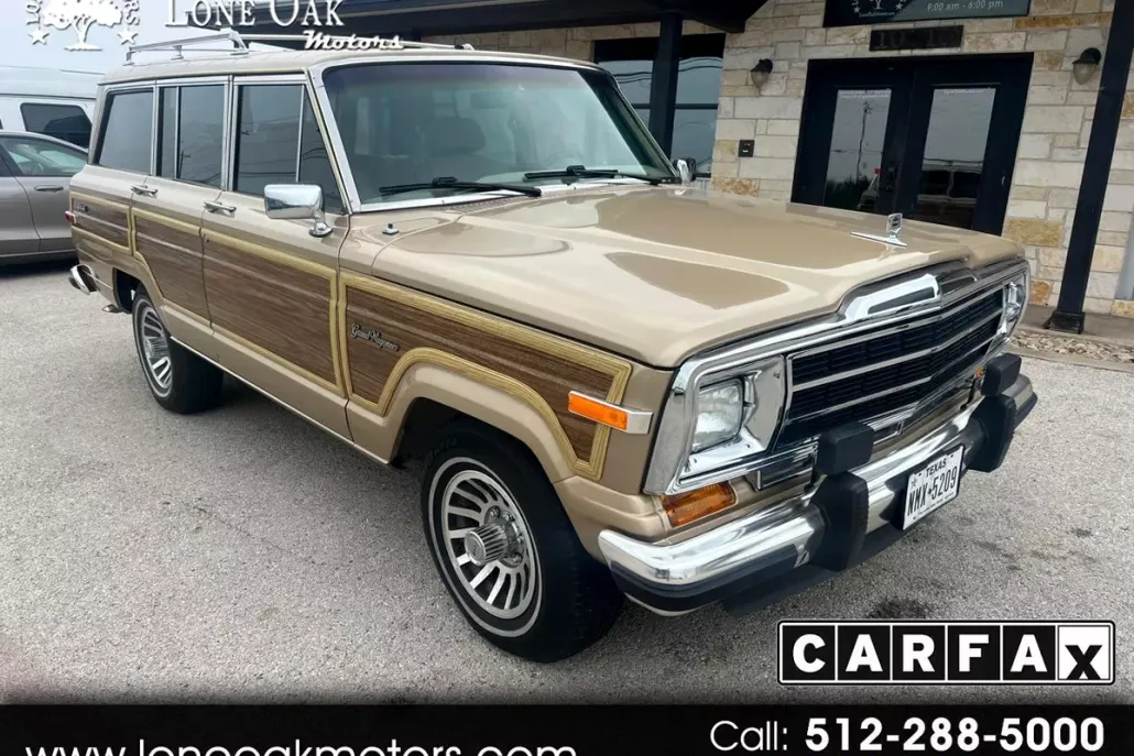 1990 Jeep Grand Wagoneer photo 1