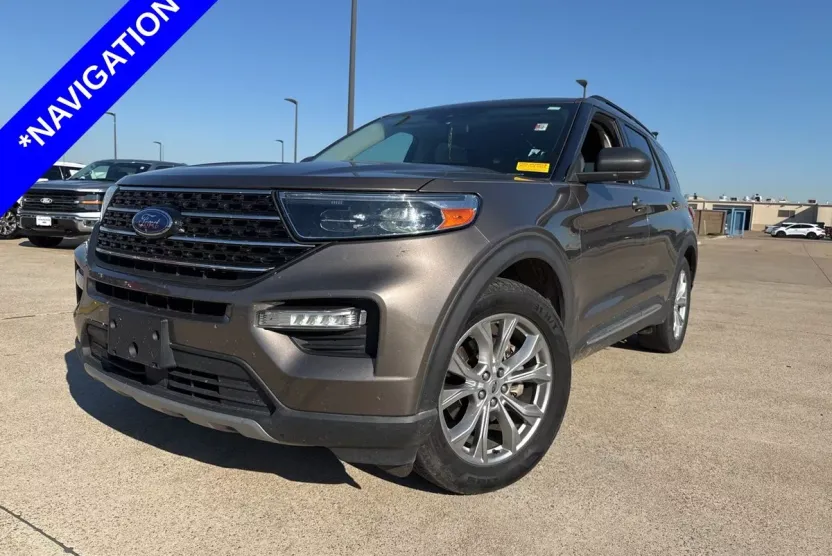 2021 Ford Explorer XLT photo 1