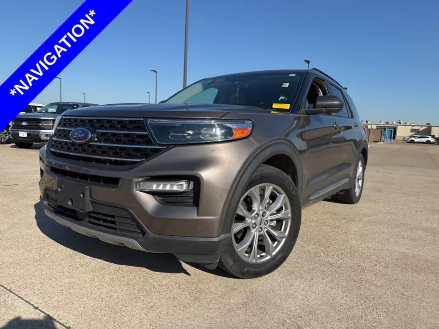 2021 Ford Explorer XLT photo 1