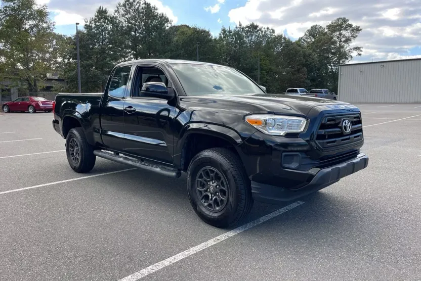 2016 Toyota Tacoma SR photo 1