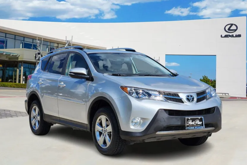 2015 Toyota RAV4 XLE photo 1