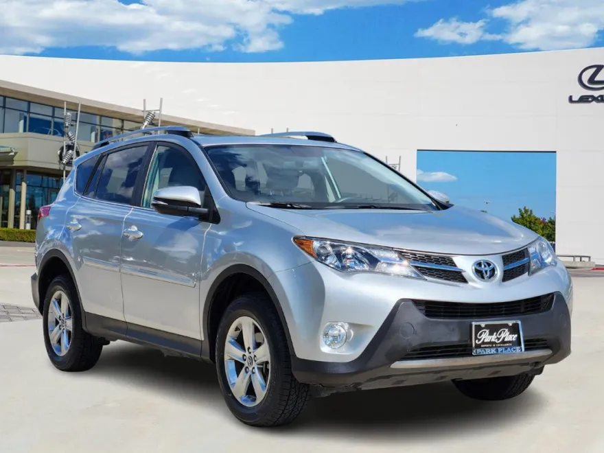 2015 Toyota RAV4 XLE photo 1