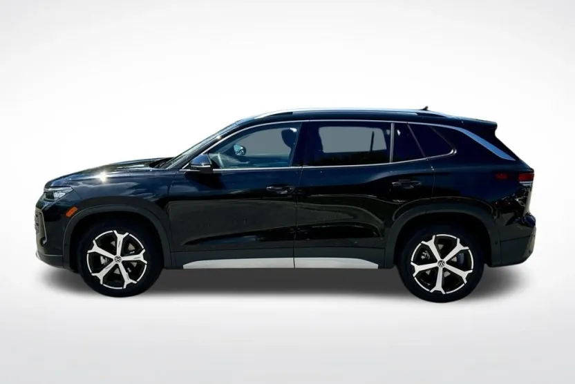 2025 Volkswagen Tiguan SE photo 1