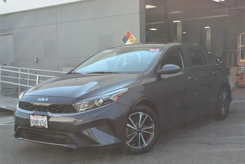 2022 Kia Forte LXS photo 1