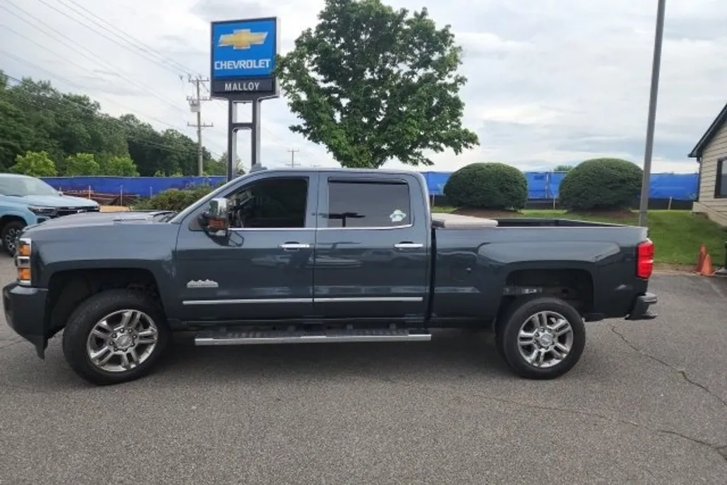 2019 Chevrolet Silverado 2500HD High Country photo 1