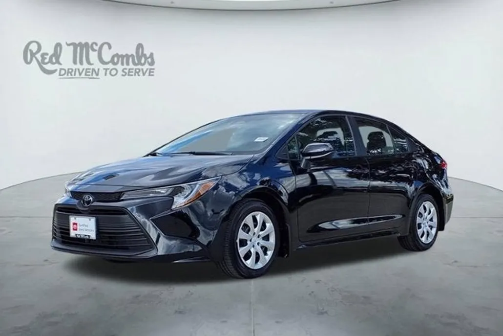 2025 Toyota Corolla LE photo 1
